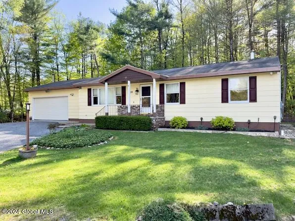 32 Lester Drive, Queensbury, NY 12804