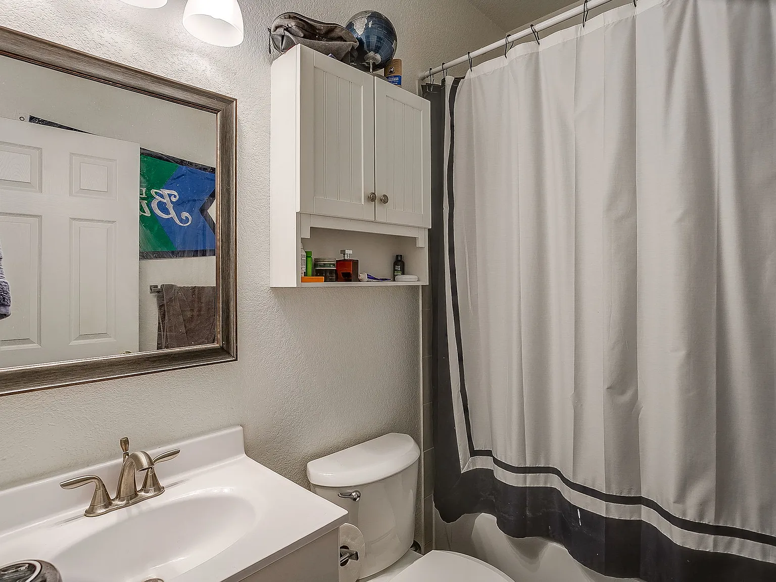 5 bed, 4650 sqft, $6,000 — Photo 3