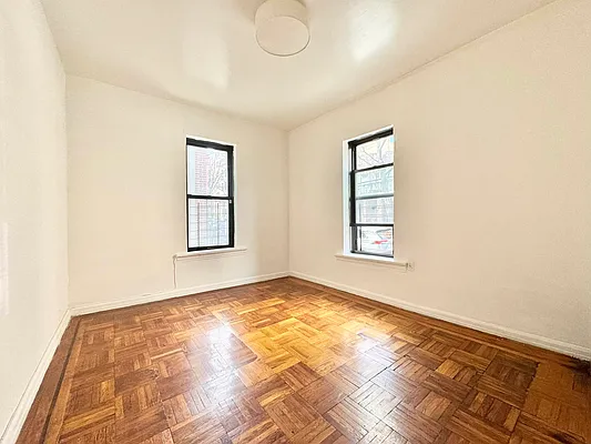 Rented by Pear NYC LLC | media 8