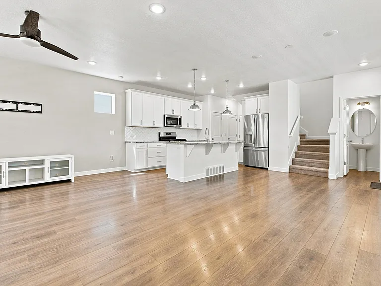 11472 S Andover Rd — Photo 3