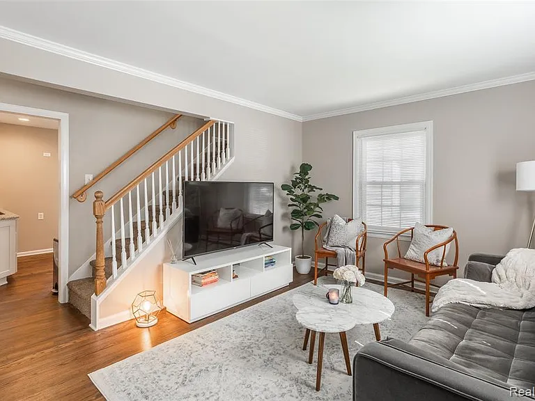 1951 Cole St — Photo 3