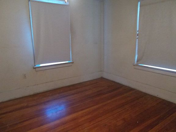 4th image of 262 Marion Ave