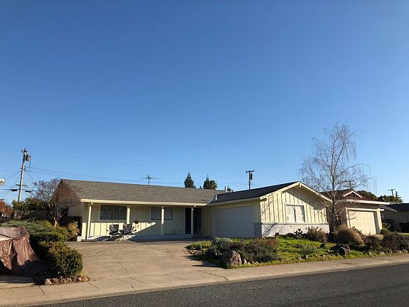 3rd image of 1723 Russell Way