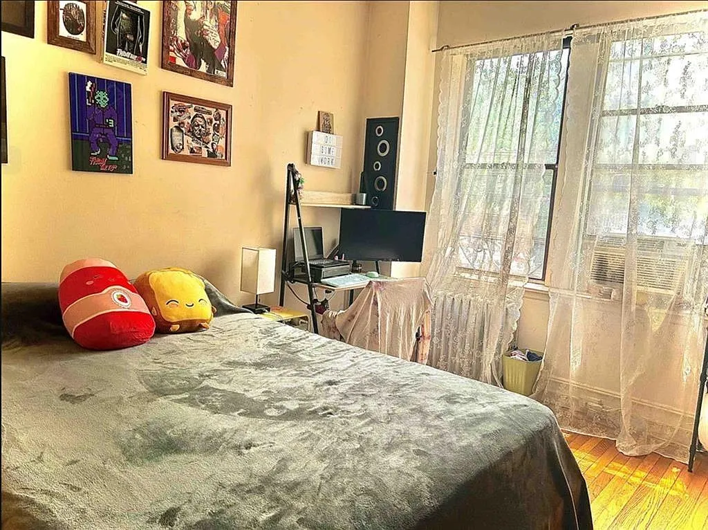 Studio, $1,900 — Photo 2