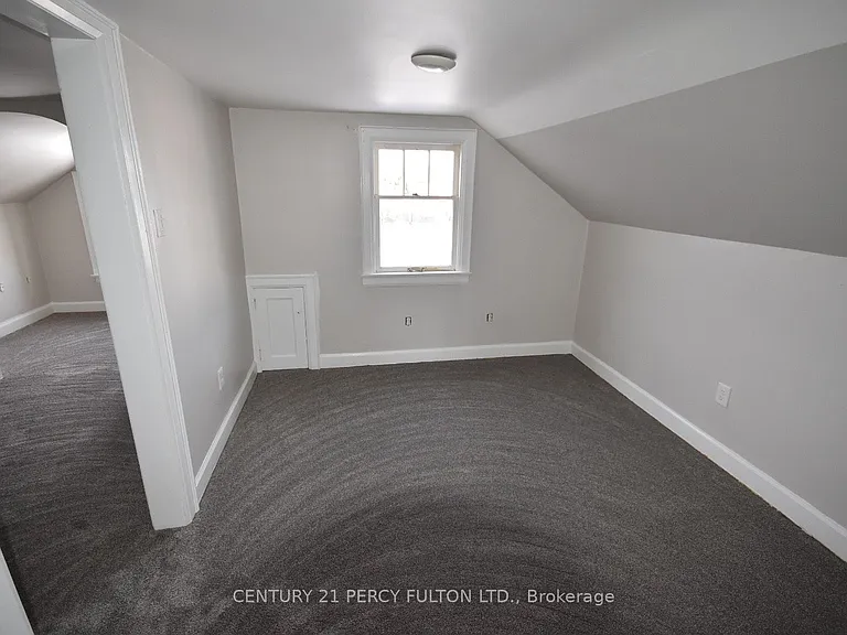 361 Bond St E — Photo 10