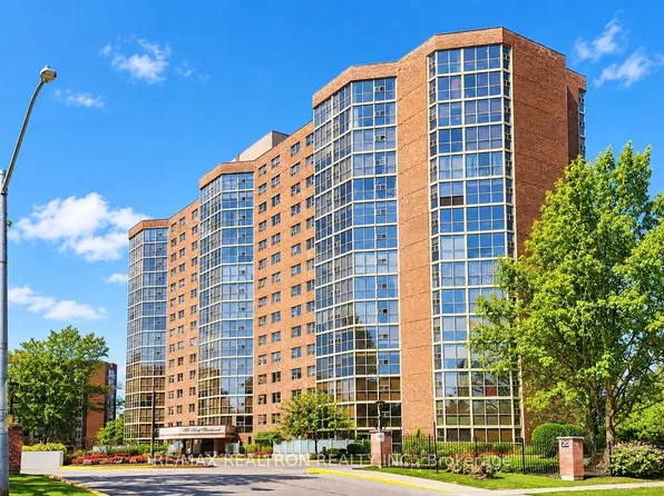 20 Baif Blvd #804, Richmond Hill, ON L4C 8T1