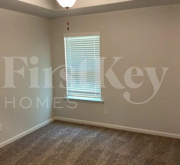 165 Tulip Dr — Photo 6