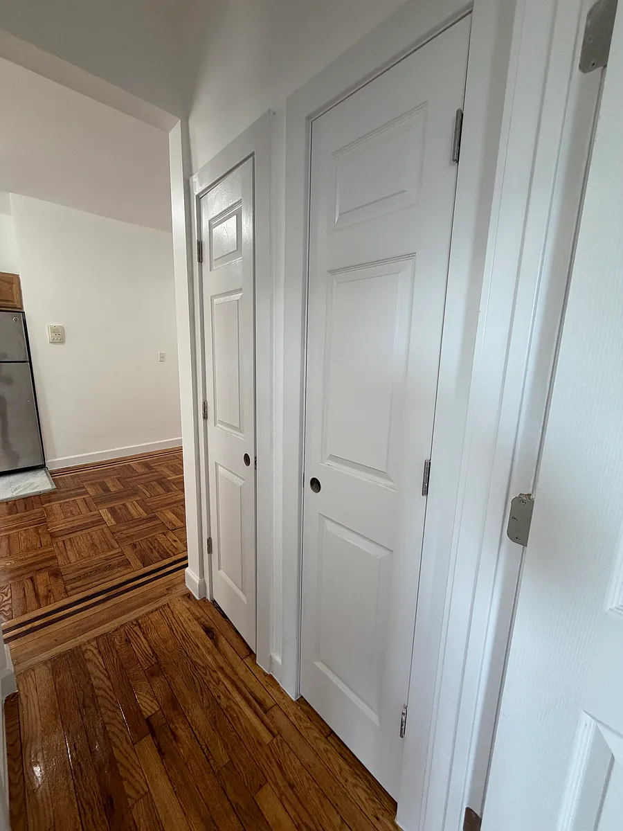 Building Photo - 1721 Hobart Ave #1