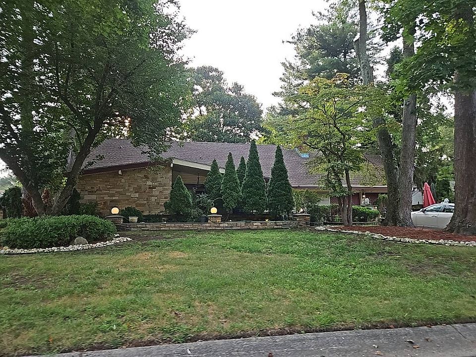 1st image of 49 Winterberry Ln