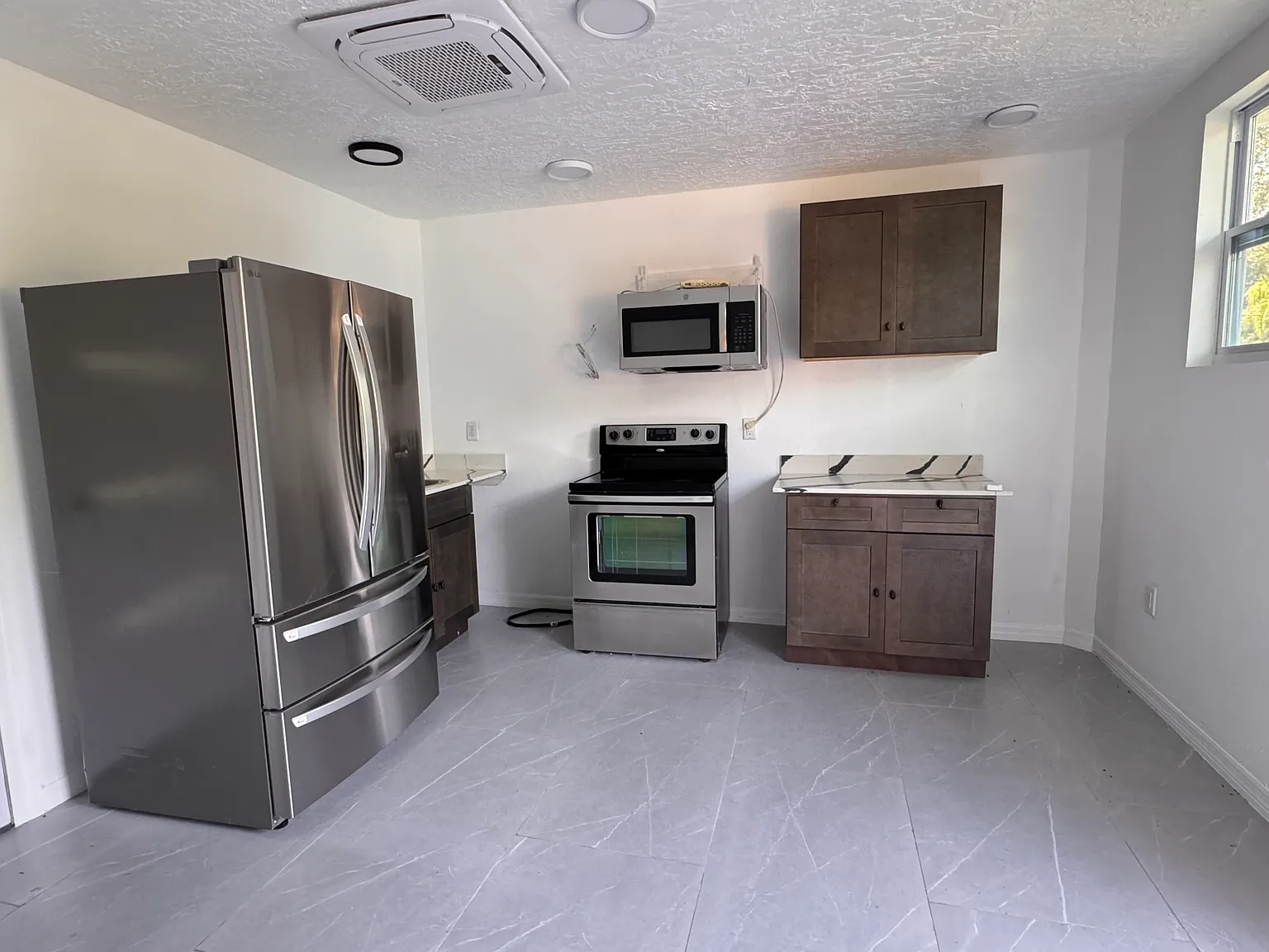 1 bed, 372 sqft, $1,300 — Photo 4