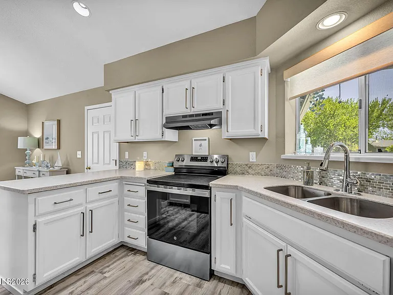 1331 Victoria Dr — Photo 19