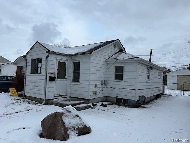 1st image of 25324 Blair St