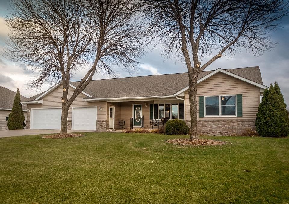 4 car heated garage & open floor plan in this 3+ bedroom rambler!