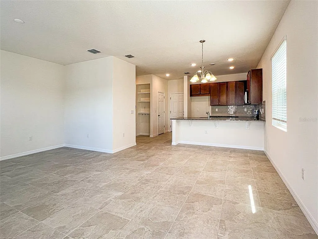 3 bed, 2.5 bath, 1560 sqft, $2,495 — Photo 2