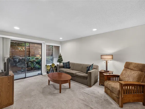 750 N 143rd Street #B3, Seattle, WA 98133