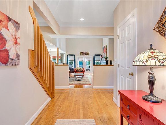 3rd image of 981 Highland Dr