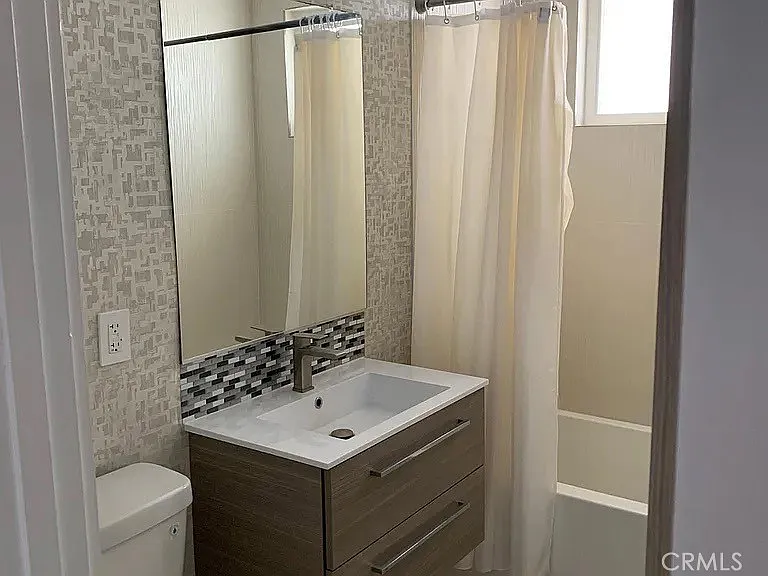 702 S Saint Andrews Pl #1 — Photo 7