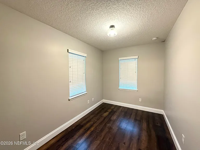 311 S 11th St — Photo 11