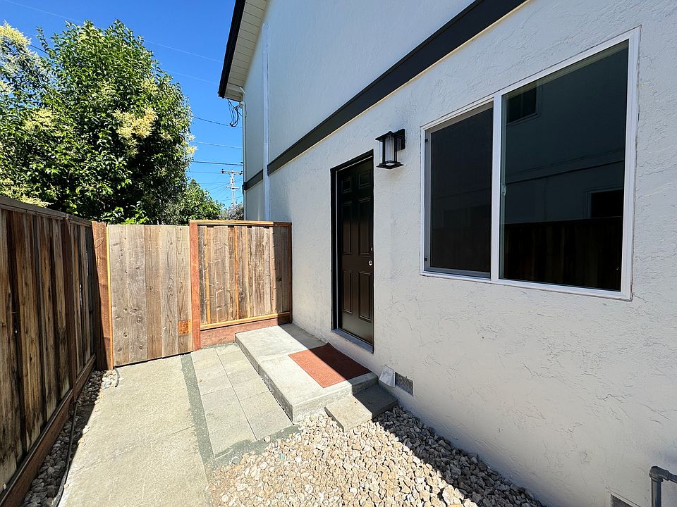 Private front yard/ Front Entryway