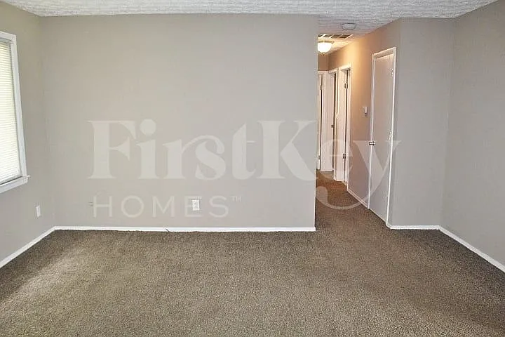 4455 Stuart Dr — Photo 2
