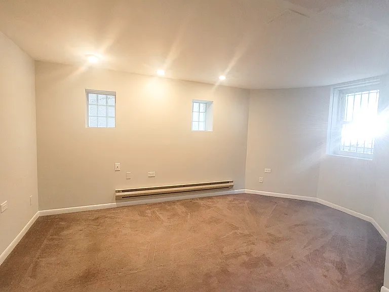 1221 W Melrose St — Photo 14