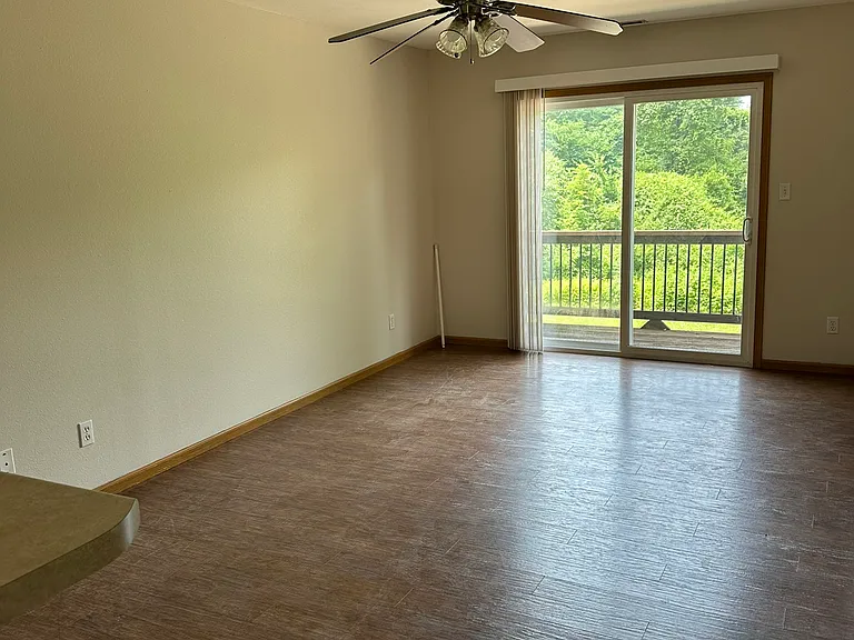 223 N Clinton St #4 — Photo 7