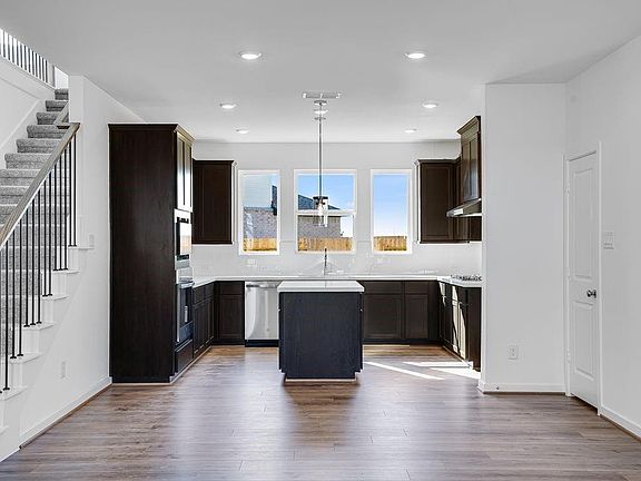 2nd image of 21943 Carinda Crescent Ct