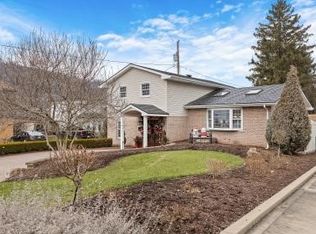 97 Pennsylvania Ave, Oakmont, PA 15139