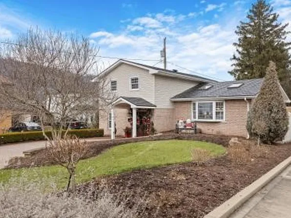 97 Pennsylvania Ave, Oakmont, PA 15139