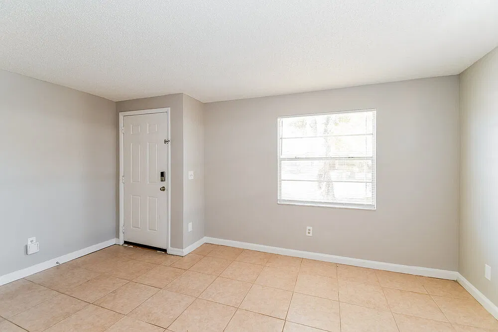 3 bed, 2.0 bath, 980 sqft, $1,435 — Photo 3