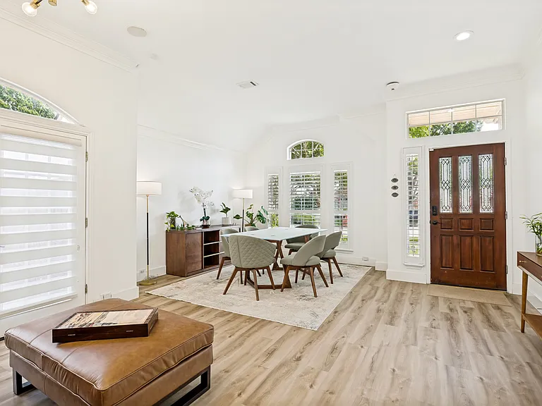 1417 Honey Locust Dr — Photo 3