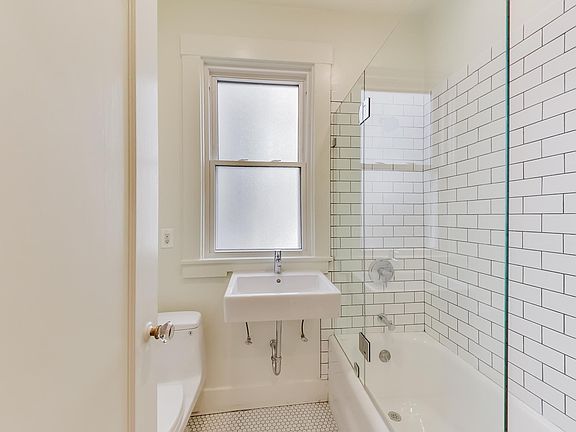3rd image of 2235 Larkin St #5