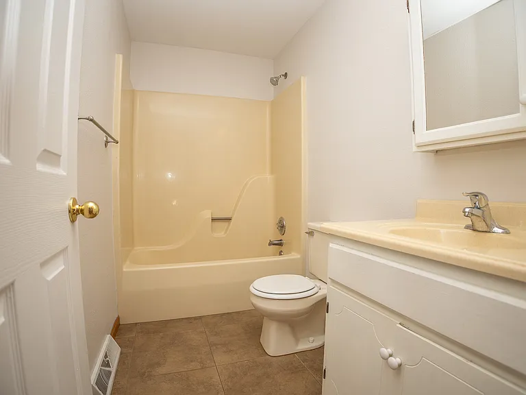 305 Tanner Bridge Ct #B — Photo 10