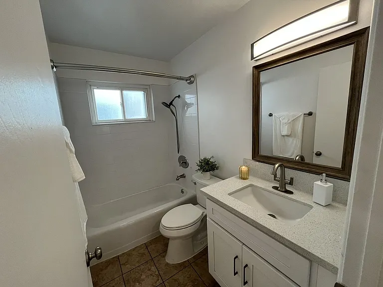 445 E Magnolia Blvd — Photo 27