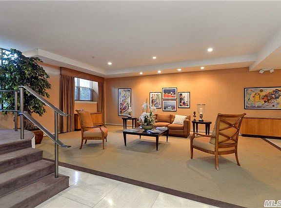 2nd image of 1534 Broadway
