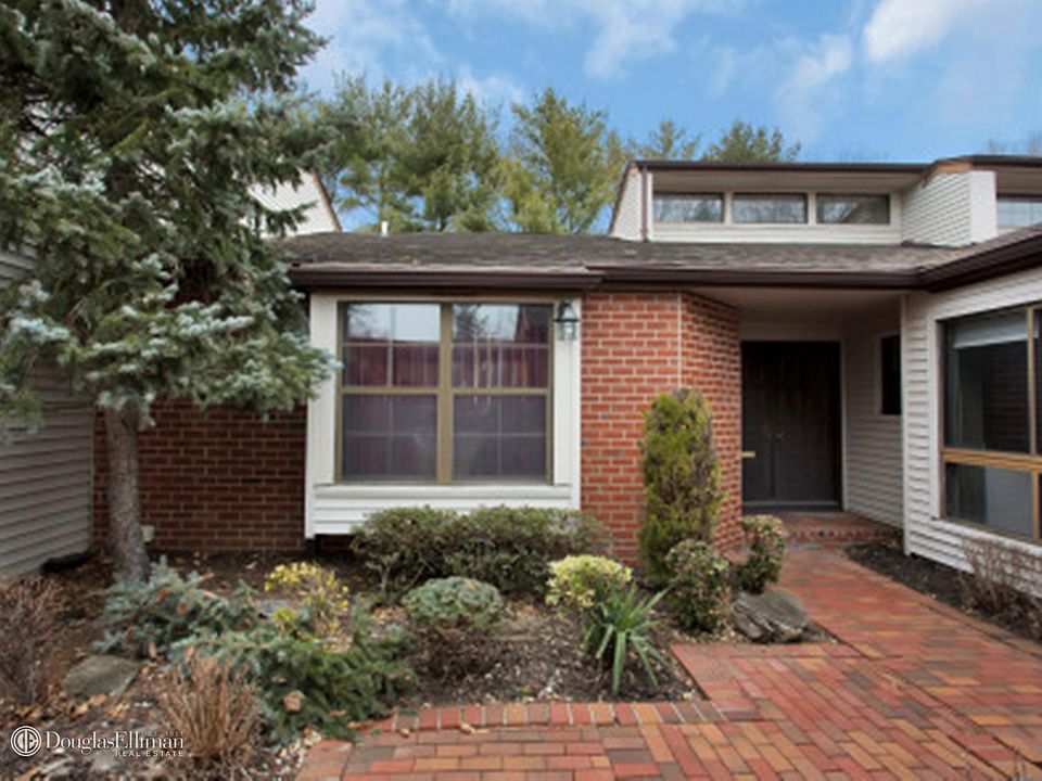 1st image of 95 Dove Hill Dr