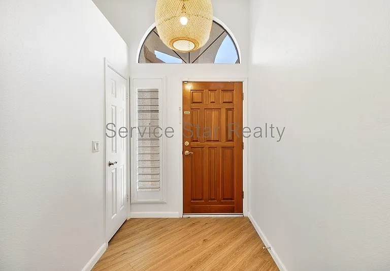 179 W Knox Rd — Photo 2