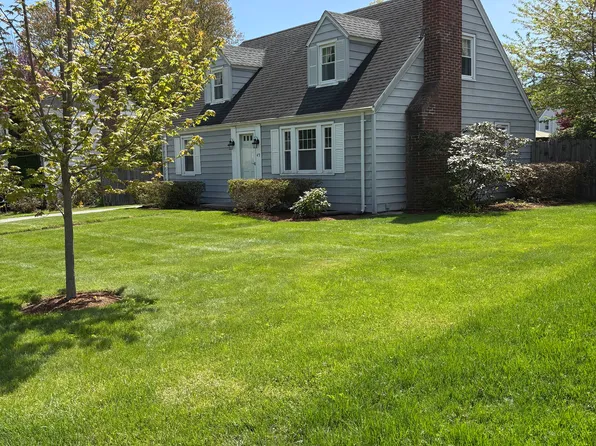 49 Welles Dr N, Newington, CT 06111