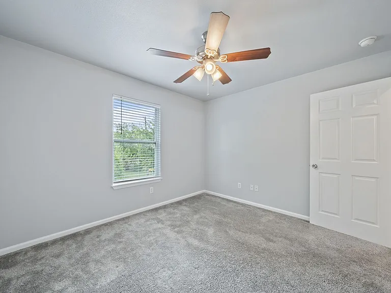 4612 Bennett Avenue — Photo 36