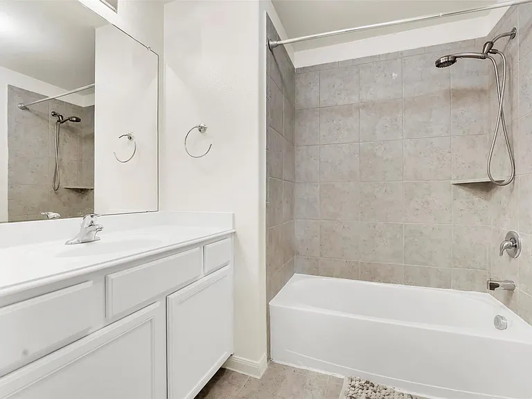 170 Kennedy Dr — Photo 20