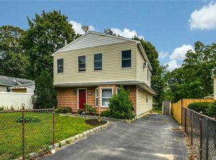 115 Adirondack Dr, Selden, NY 11784