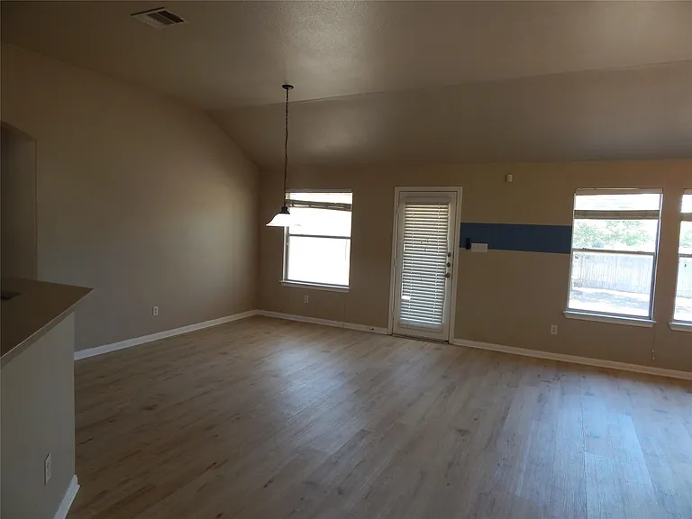 601 Abbeyglen Castle Dr — Photo 15