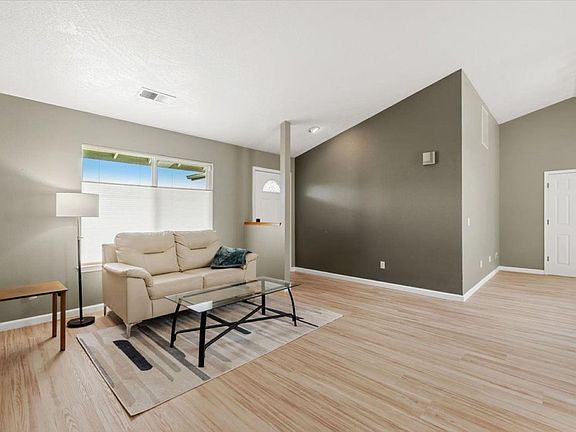 3rd image of 135 Fairfax Ct