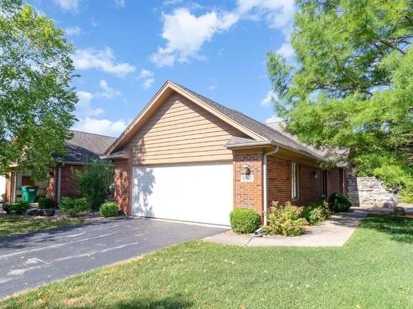 902 Cornwallis Ln, Munster, IN 46321