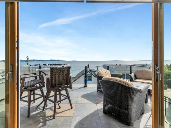 15364 Victoria Ave, White Rock, BC V4B 1H2