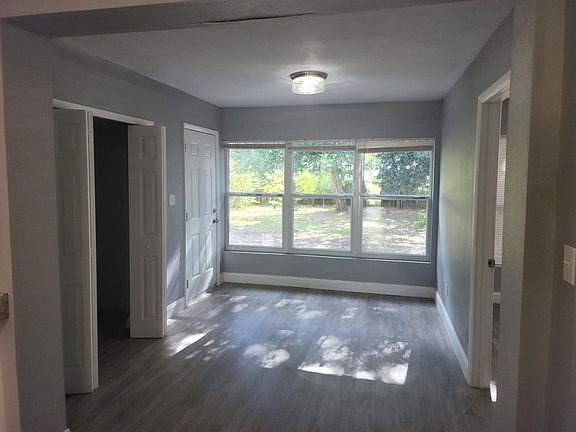 3rd image of 912 Newman Dr