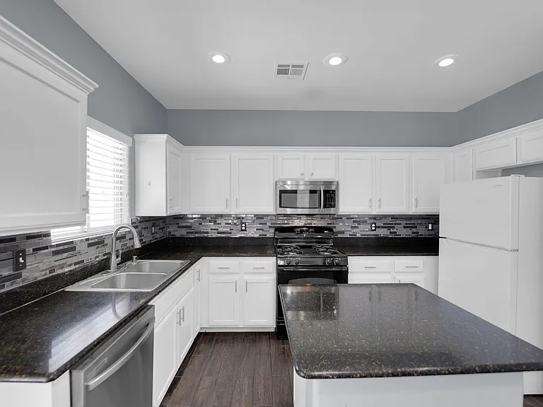 7861 Juniper Forest St — Photo 8