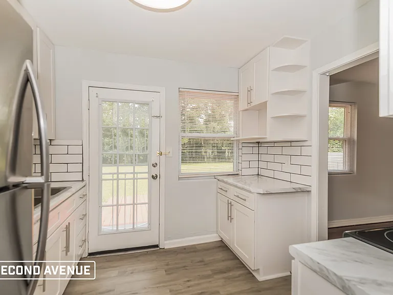 1807 Colby Ave — Photo 9