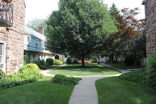 1st image of 660 Beverly Rd