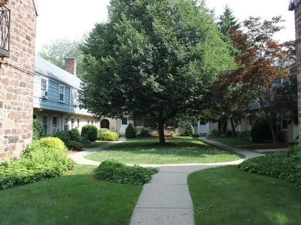 660 Beverly Rd, Teaneck, NJ 07666